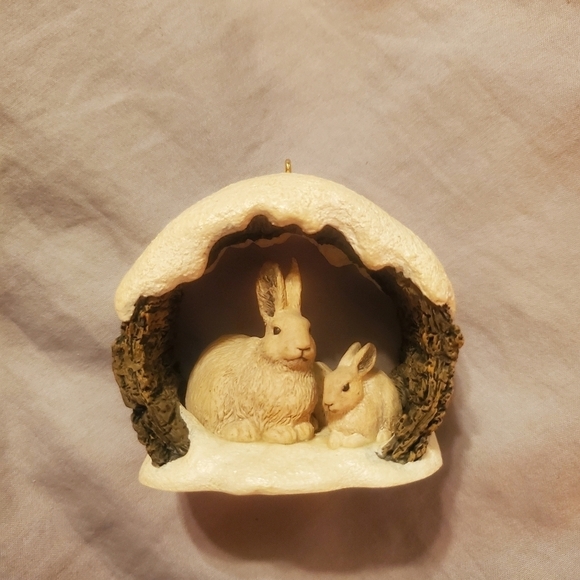 HALLMARK Keepsake Snowshoe Rabbit in Winter "Majestic Wilderness" Ornament - Picture 3 of 5